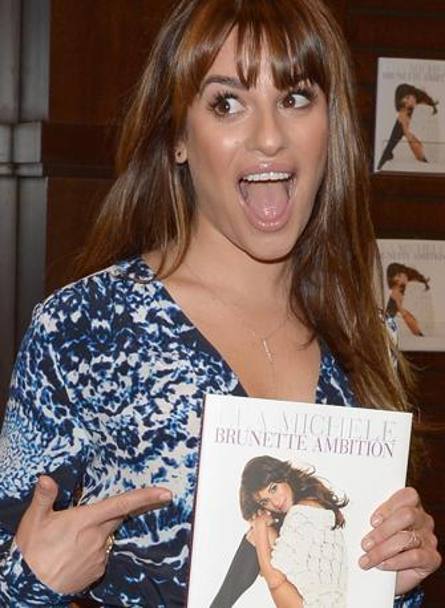 Lea Michele  sbarcata anche in libreria con  Brunette  Ambition, una sorta di diario in cui racconta una serie di sue esperienze molto personali. (foto Afp) 